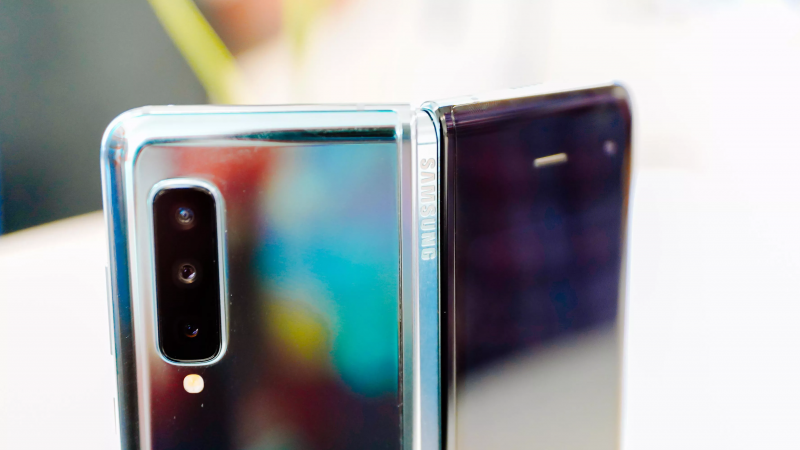 Samsung Galaxy Fold trang bị tới 6 camera phân bố tại 3 mặt