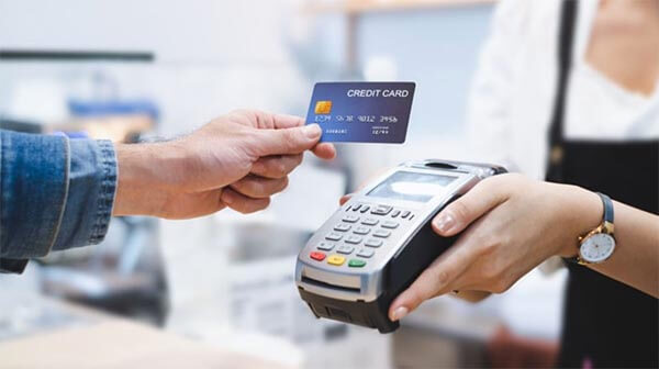 Vay tiền trả góp bằng thẻ tín dụng cá nhân sẽ lưu lại trong lịch sử giao dịch