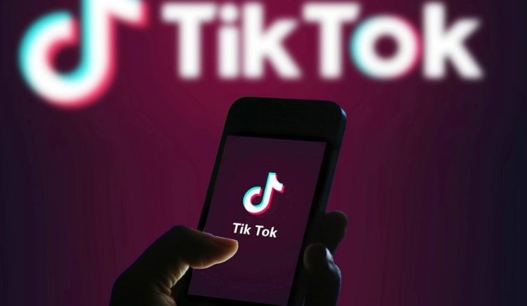 TikTok nền tảng mạng xã hội chia sẻ video đầy thu hút.