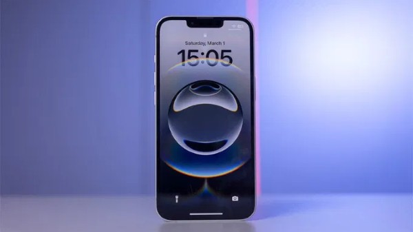 iPhone 16e sử dụng tấm nền OLED 6.1 inch với công nghệ True Tone và dải màu P3