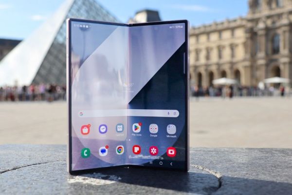 Z Fold 7 sở hữu màn hình trải nghiệm rộng rãi